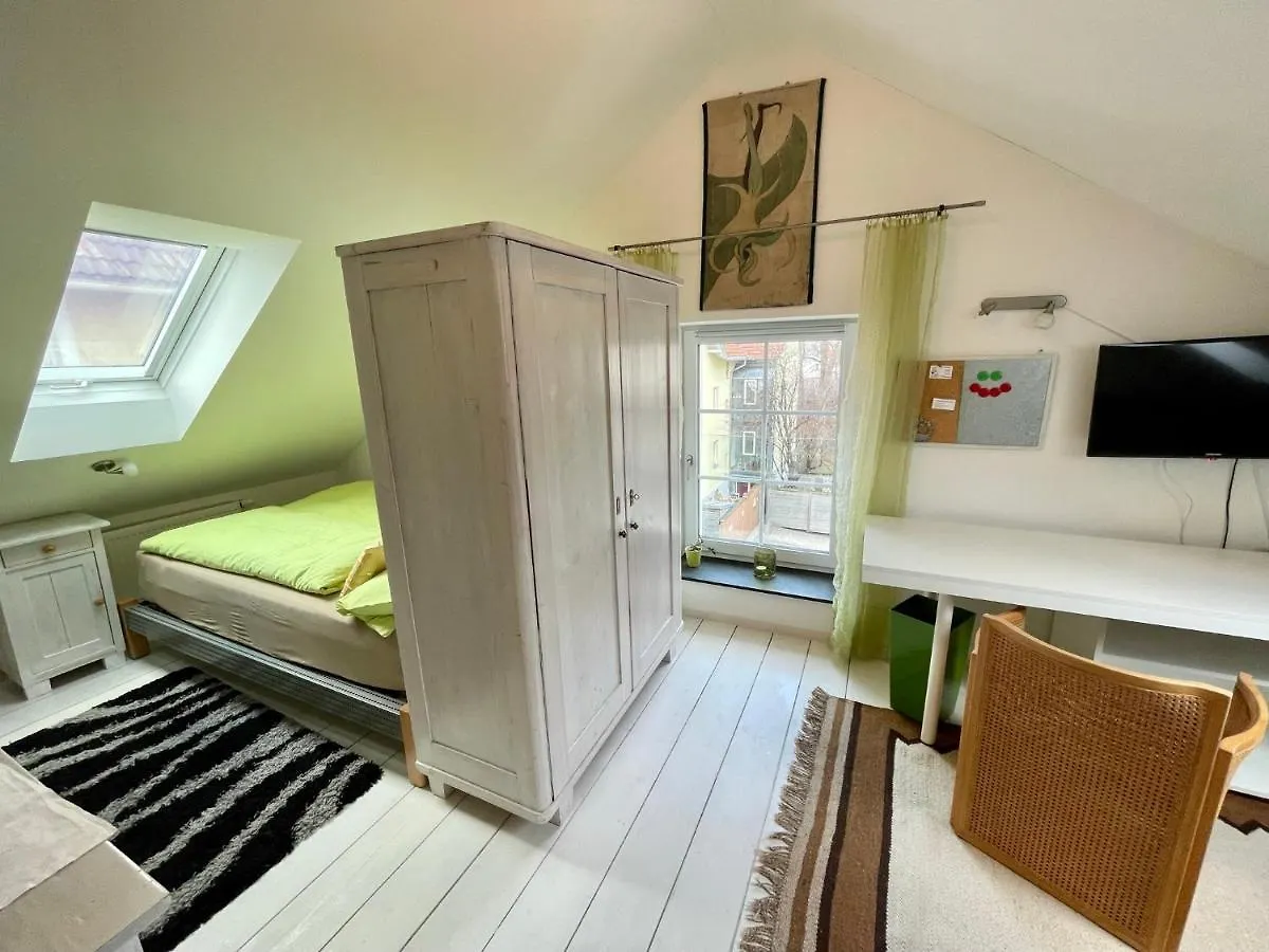 Zentrale Idylle In كمبتن